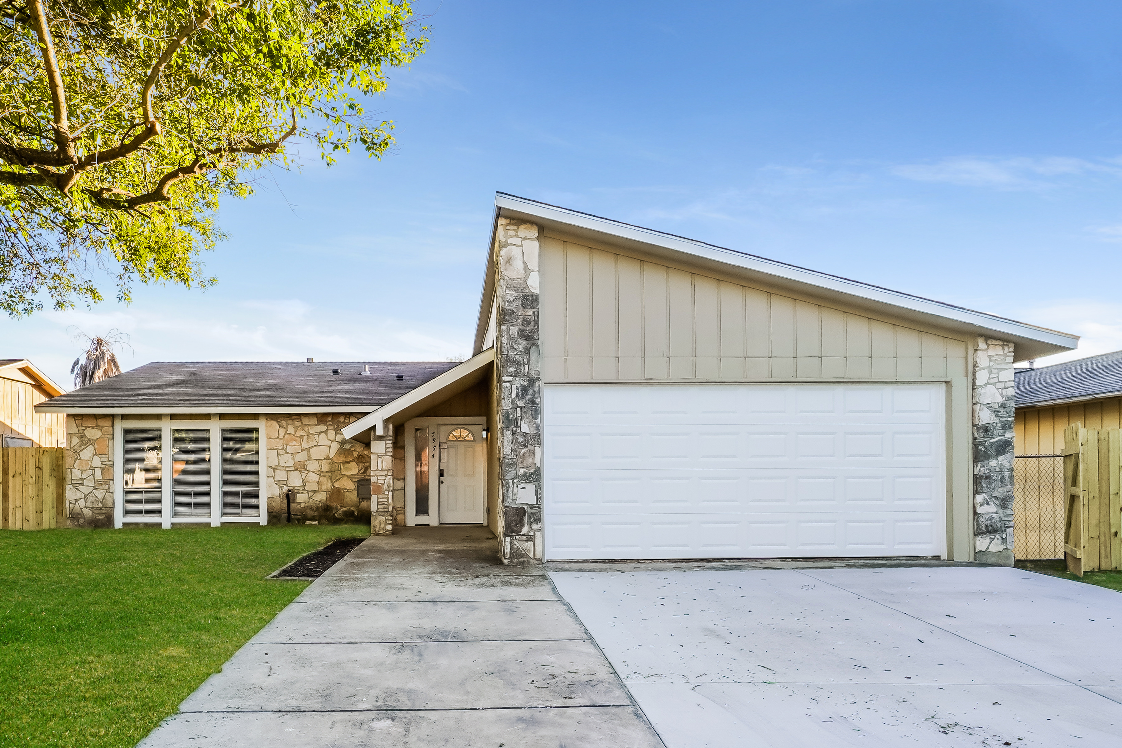 5954 Autumn Lk San Antonio, TX 78222
